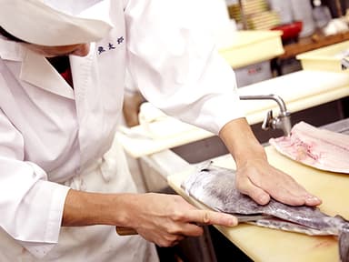 魚を扱う面白さを、さまざまな形で味わえる環境です。