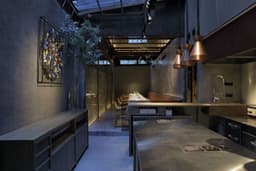 完全予約制の創作料理店のため事前に状況を把握でき急な混雑に追われず落ち着いて業務へ取り組めます