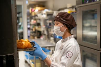ブーランジェ・パティシエ経験を活かして、店長候補として次のステップへ進めます。