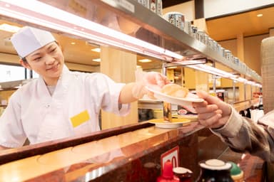 職人技術を活かした回転寿司店