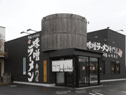 着実にスキルを高めてキャリアアップ！未経験から店長を目指せる環境です。