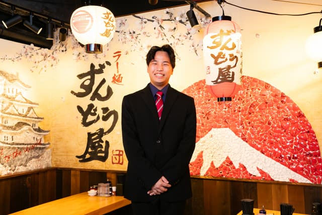 【ラー麺ずんどう屋の店舗マネージャー】◆年収600~650万円／年間休日113日／賞与年2回◆全国100店舗超の直営展開◎課長・部長職へのキャリアアップも可能！