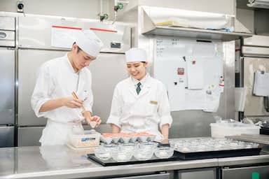 ホテル内にある日本料理レストランや宴会場で、和食の調理業務をお任せします。