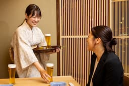 「接客が好き」を仕事にするなら、ツマミナで。未経験から店長を目指せるキャリアパスがあります。