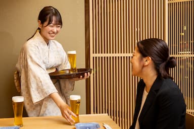 「接客が好き」を仕事にするなら、ツマミナで。未経験から店長を目指せるキャリアパスがあります。