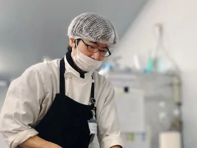 人気ブランドの「味」を創る！セントラルキッチン調理スタッフ募集