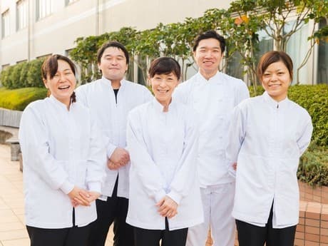 ≪年間休日115日×賞与年2回≫夜間勤務なし！家族との時間や趣味を大切にできる、病院給食の調理スタッフの募集≪単身寮月1万円×住宅・食事補助あり≫