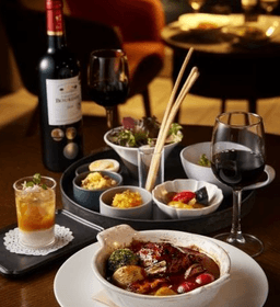 月給23万円～40万円。上質なカフェで調理スタッフとして活躍を。