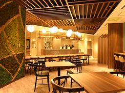 穏やかな時間が流れる、働きやすいカフェ空間。