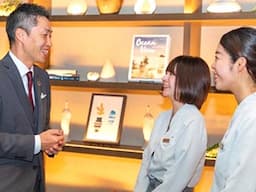 沖縄で展開しているホテル2施設とレストラン1店舗で主任クラスのホールスタッフ募集