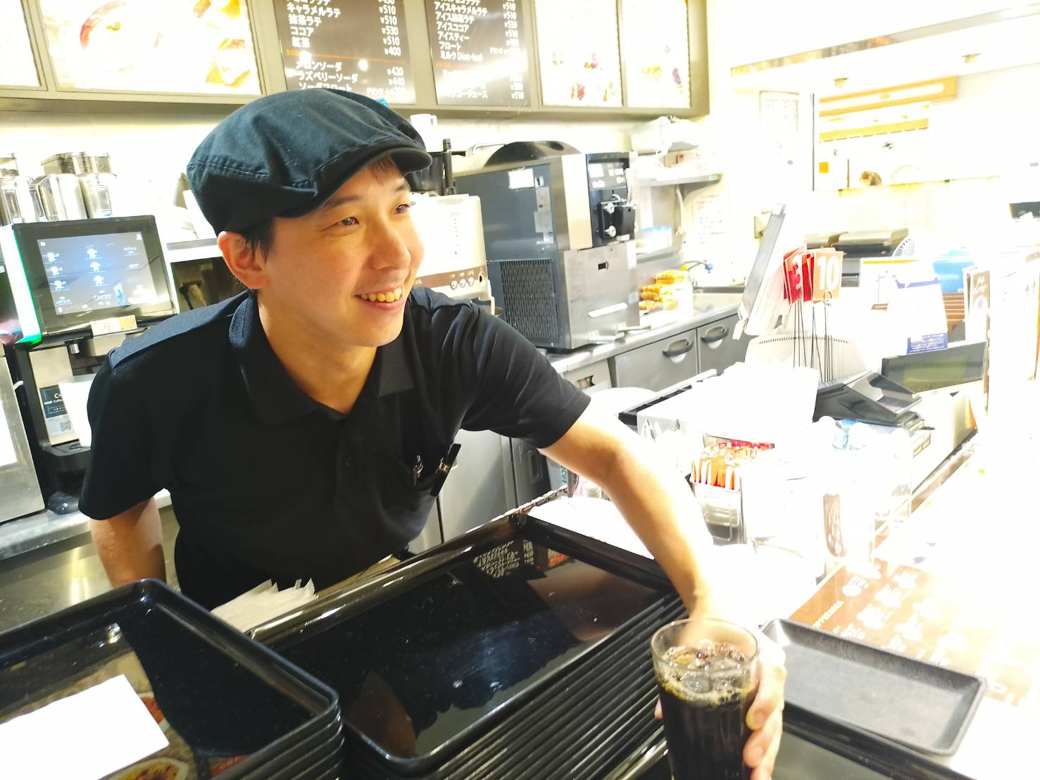 蕎麦・鉄板焼・居酒屋・カフェなど多彩な業態を、駅チカ16店舗で展開！創業70年超の安定企業で、都市型飲食店の運営経験を積み、次のキャリアへ◎