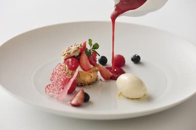 ミシュラン星獲得の実績を持つ名門企業で、一流の製菓技術と感性を磨きながら経歴に箔を付けられます。