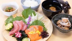 理学療法士や作業療法士と連携し、リハビリ効果を高める栄養支援で専門性を磨ける環境です。