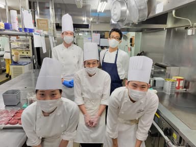 提供しているのは、日本料理から始まり、少しずつ洋へと変わっていく当施設オリジナルのコース料理です