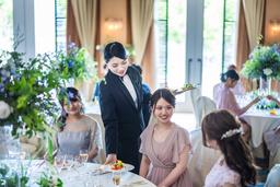 お客様を迎える準備から始まる、ホテルならではのおもてなし。