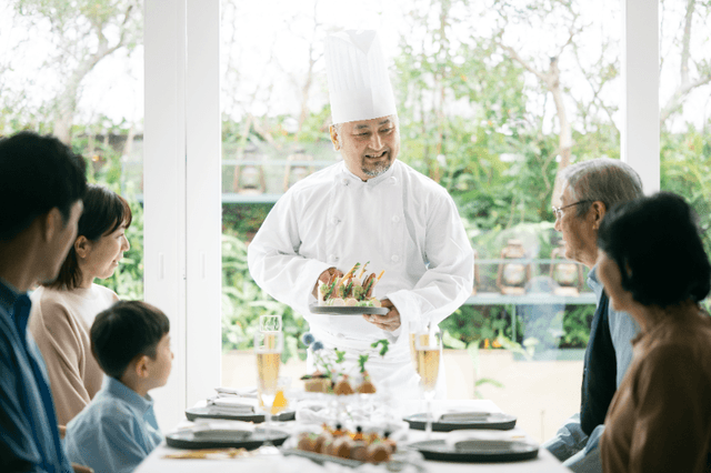 ＜副料理長募集／年間休日110日＞次は、自分が厨房をつくる側へ！料理人として積み重ねた経験を活かし、料理・人・組織を動かす。将来的には、料理長、支配人も目指せる