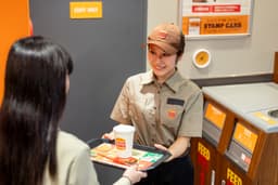 ここがあなたの新しい職場。世界的ブランドの一員として、お客様をお迎えしましょう。