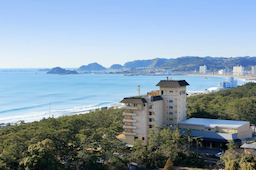 豊かな自然に囲まれた鴨川館で一緒に働きませんか。