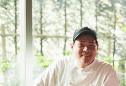 有料老人ホーム勤務！「食べる楽しみ」を大切にした直営キッチンのチームの要として活躍！