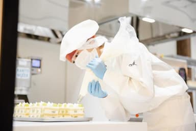 京都で14店舗を展開している洋菓子店“マールブランシュ”のパティシエを募集します！