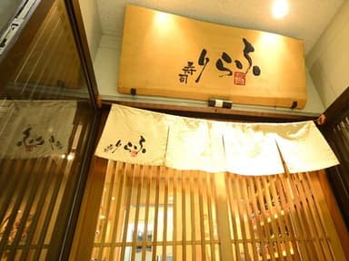 スキル次第で即店長への昇格も可能です。実際に多くのスタッフが短期間でキャリアアップを果たしています。