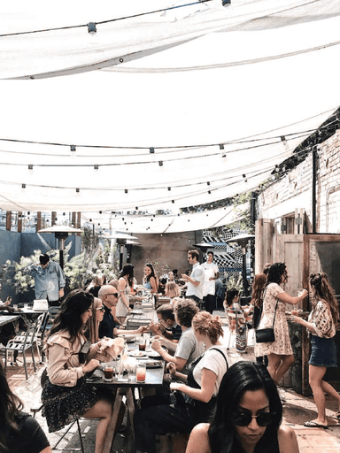 NYの休日のような開放感。自然光あふれるテラスで、ゆったりと流れるブランチタイム。