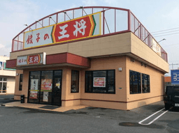 スタッフ育成やシフト作成、売上管理などの店舗マネジメントを学び、店長等へキャリアアップ可能です。