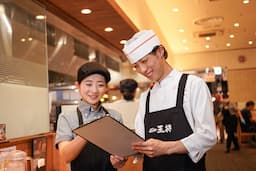 本格的な調理技術や店舗運営・経営スキルまで、段階的に学べる育成環境をご用意しています。
