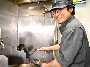 イオングループの「オリジン東秀株式会社」が運営する中華食堂で店長から、さらにエリアマネージャーへ。