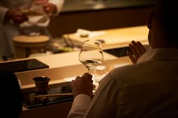 国内外のゲストを迎える上質な空間。料理とともに、心に残る時間を届けます。