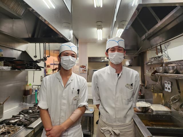 【完全週休2日制／京王グループ】残業手当全額支給！安定も成長もどちらも手に入れられるから、全社平均勤続年数は16年◎料理の幅もキャリアも広がる、高尾山の温泉施設