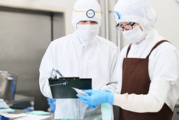 市場のニーズやトレンドを新商品の企画、試作、製造現場への落としこみ、商品化までお任せします。