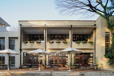 東京大学キャンパス内のフレンチレストラン。料理だけでなく、心地よいサービスで特別な時間を演出します。