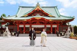 伝統ある式場で、人生の節目に寄り添う接客を。多彩な経験が活きる職場です。