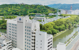 “いろんなよさ”が絶妙に程よく混ざり合う街「松山市」のホテル内にあるレストランで料理人を募集！