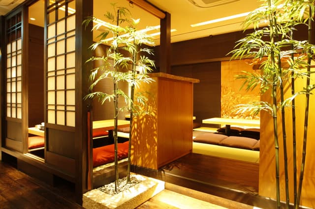 【紹介案件】あなたのアイデアで店を創る！店舗改善・販促企画に挑戦するホールスタッフ募集！