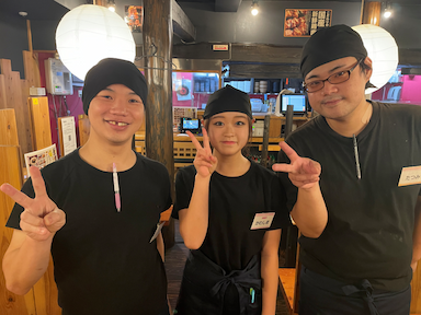ホールスタッフとしてスタートし、早い段階で店長をめざしませんか。