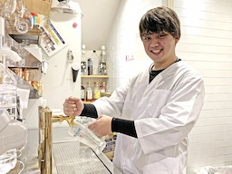 関西に本社をおく「トラオム」で店長をめざしませんか。社員の「夢」の実現のためにバックアップします。