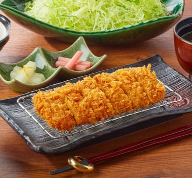 とんかつ新宿さぼてん」で店長へ。独自の研修と明確な昇格制度で、向上心に応えるキャリアをご用意！