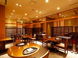 「三⽥ばさら 本店」は、ミシュランガイドの星獲得実績があります。