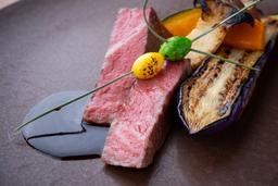 【信州の食材を活かした、彩り豊かな一皿を創造】地元の旬を取り入れた、上質な料理をお客様へ。