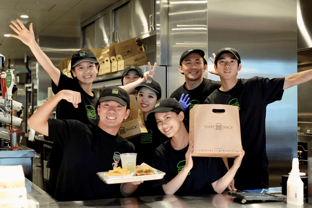 1年以内の店長昇格実績多数◎NY発の人気ブランド『SHAKE SHACK』全店舗合同募集◎【休日取得月9日以上＆選べる2つの働き方】