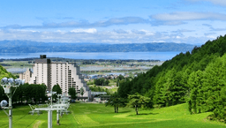 磐梯山と猪苗代湖を望むオールシーズンリゾート「ホテルリステル猪苗代」で活躍を。