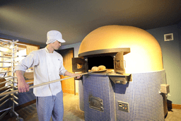 カーブドッチエリアにある『コテアコテ マルシェ』にてブーランジェを募集。