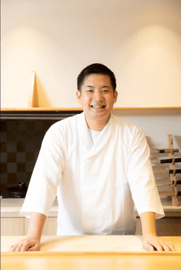 完全予約制の落ち着いた空間。一組一組のお客様と丁寧に向き合える環境です。