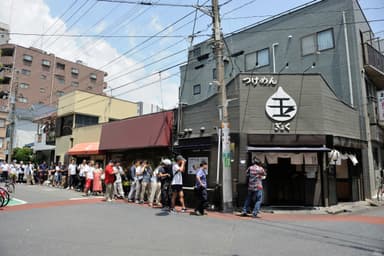 食べログ百名店選出の本店を持ち、東京ラーメンストリートにも出店する成長ブランド