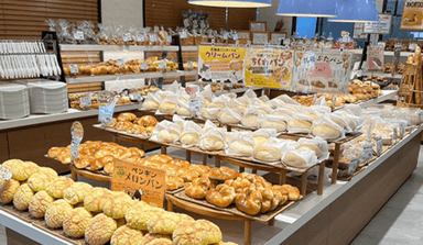 仕込みから焼成までの本格的なパン製造技術と、発注や原価管理といった店舗経営のスキルが磨けます