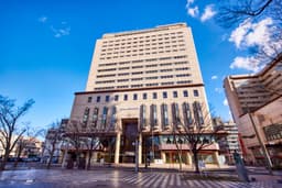 千葉の中心地に佇む「ロイヤルパインズホテル千葉」。地域の皆様に愛されるホテルです。