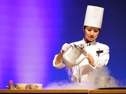 ウエディングからレストラン、販売商品まで、多様な舞台で技術を発揮できます。