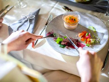 八芳園が運営。安定基盤のもと、京都の歴史的空間で腕を振るえます。